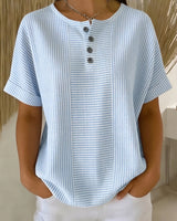 Selvara - gestreifte Bluse mit Knopfdetails in Blau