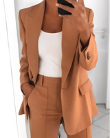 Alexes - Damenanzug mit Blazer und Hose in Braun