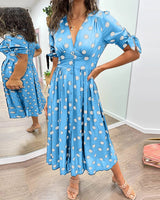 Bellamy - V-Ausschnitt Kleid mit Pünktchen in Hellblau (Ausverkauft)