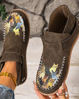 Viktoriy – Flache Stiefeletten mit Katzenmuster Und Schnalle in Braun