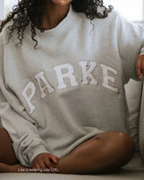 Damen Varsity Sweatshirt in Grau mit Weißen Buchstaben