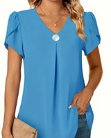 Thilakshi - Kurzärmelige Bluse Mit Rüschen Und Einem Knopf in Himmelblau