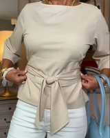 Shaniera – Stilvolles Oberteil Mit Bindegürtel in Beige