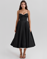 Zendaya - Stilvolles Kleid mit doppelter Schicht in Schwarz