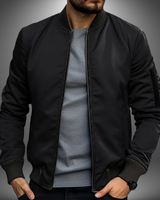 Quanor - taillierte Leichtjacke in Schwarz