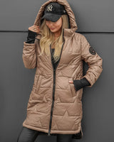 Lipina – Gesteppte Lange Kapuzenjacke in Khaki