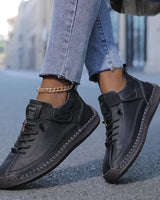 Evelyn – Bequeme, stützende Sneaker in Schwarz