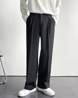 Moderne Bundfaltenhose in Schwarz