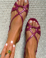 Olgia – Flache Sandale Mit Gekreuzten Riemen in Fuchsia