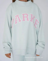 Damen Varsity Sweatshirt in Minzgrün mit Rosa Buchstaben