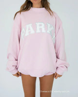 Damen Varsity Sweatshirt in Hellrosa mit Weißen Buchstaben