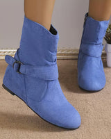 Belynda – Lockere Stiefeletten mit Keilabsatz und Schnallenriemen in Blau