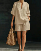 Silvani - Lässiges Set Aus Baumwoll Top Mit V-ausschnitt Und Shorts in Khaki