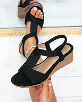 Filya – Bequeme Sandalen Mit Keilabsatz Und Gekreuzten Riemen in Schwarz