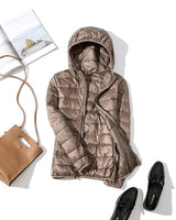 Kerstin | Damen Modische Glänzende Kurze Winterjacke in Khakifarbene Kapuze