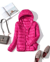 Kerstin | Damen Modische Glänzende Kurze Winterjacke in Rosa rote Kapuze