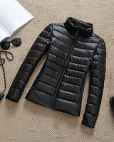 Kerstin | Damen Modische Glänzende Kurze Winterjacke in Schwarz