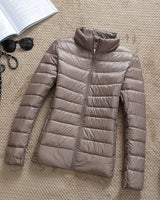 Kerstin | Damen Modische Glänzende Kurze Winterjacke in Khaki