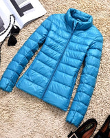 Kerstin | Damen Modische Glänzende Kurze Winterjacke in Blau