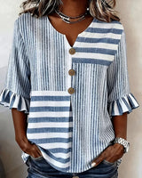 Avyra – Gestreiftes Patchwork-Oberteil mit Rüschenärmeln und Knöpfen in Blau