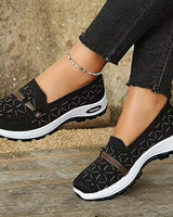 Xylah - Bequeme Slip-on-Wanderschuhe in Schwarz