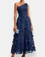 Suniya – Ein Schulter Midi Kleid in Blau