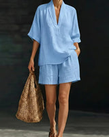Yamina - Soft-Touch-Set aus V-Ausschnitt-Top und Shorts in Blau