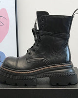 Kurze Damenstiefel mit fester Sohle und seitlichem Reißverschluss - Elviora in Schwarz