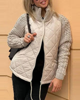 Karoliina - Gestrickte Patchwork Daunen Jacke in Khaki