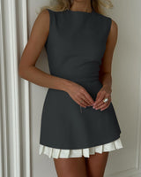 Dan | Ärmelloses Kleid mit Plissee-Rock in Grau