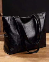 Luxuriöse Lederschultertasche in Schwarz