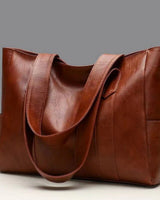 Luxuriöse Lederschultertasche in Braun