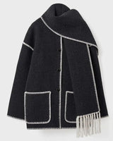 Brynora | Stilvolle Winterjacke mit integriertem Schal in Schwarz und weiß