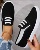 Neva | Slip On Leichte Flache Weiche Sohle Canvas Schuhe in Schwarz