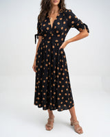 Fabienne - Elegantes Midi Kleid Mit Polka Dot Muster in Schwarz
