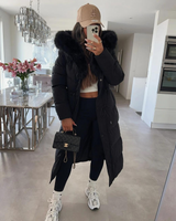 Damen Wintermantel | Lange Steppjacke | Warm Gefüttert | Kapuze mit Imitationsfell in Schwarz
