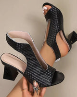Lira - Strukturierte Slingback-Sandale mit Blockabsatz in Schwarz