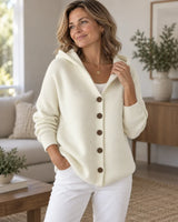 Elvara – Kapuzen-Strickjacke mit Knöpfen in Weiß