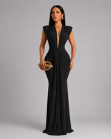 Femke – Maxikleid mit V-Ausschnitt Und Rüschen in Schwarz