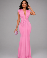 Femke – Maxikleid mit V-Ausschnitt Und Rüschen in Rosa