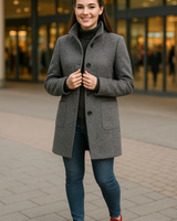 SOPHIA – Der zeitlose Wintermantel für Damen in Grau