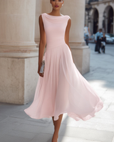 Zephira – Ärmelloses Midi-Kleid Mit Drapiertem Ausschnitt Und Falten in Rosa