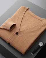 Lucian – Die stilvolle & vielseitige Herren-Strickjacke in Kamelfarbe