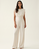Pippa - Figurformender Jumpsuit in Weiß