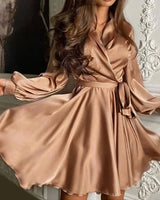 Damen Langarm Wickel Mini Satin Kleid in Braun