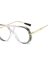Liva | Stilvolle Sonnenbrille mit UV-Schutz in Rosa Grau / Transparent