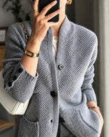 Edda - Gemütlicher Cardigan mit Knöpfen in Grau