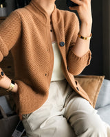 Edda - Gemütlicher Cardigan mit Knöpfen in Kamel
