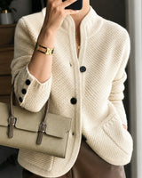 Edda - Gemütlicher Cardigan mit Knöpfen in Beige