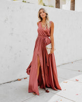 Kareem - Lässiges Maxikleid mit Taillengürtel in Rosa
